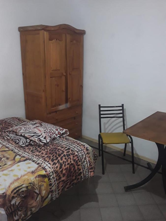 Habitac Indiv Casa De Familia, Flores Buenos Aires Exteriör bild