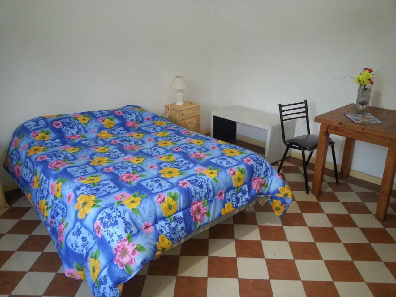 Habitac Indiv Casa De Familia, Flores Buenos Aires Exteriör bild