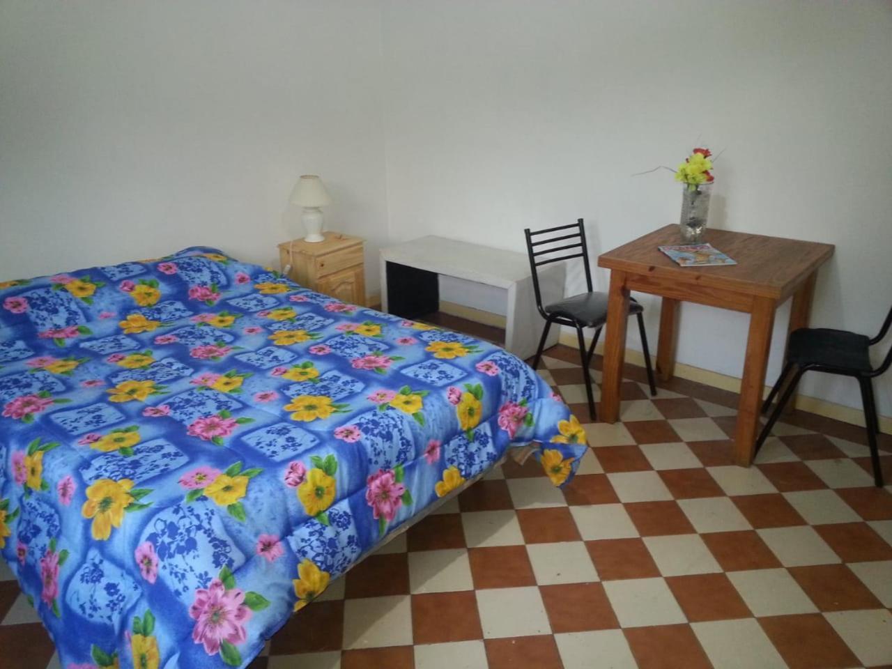 Habitac Indiv Casa De Familia, Flores Buenos Aires Exteriör bild